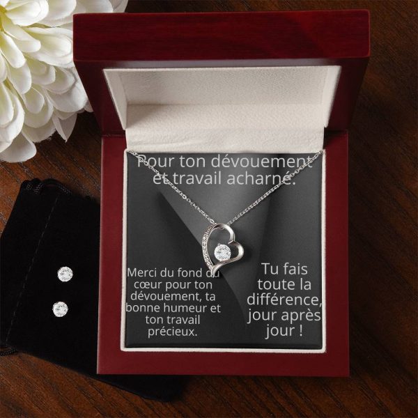 Collier de remerciement d'une employée